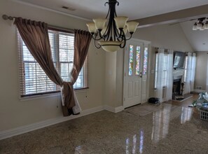 47 Eton Ct in Bedminster, NJ - Foto de edificio - Building Photo