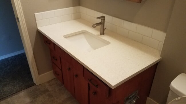 312 N Silver Lake Ave, Unit B in Medical Lake, WA - Building Photo - Building Photo