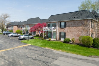 Chestnut Ridge Condos in Buffalo, NY - Foto de edificio - Building Photo