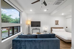 49 Navasota St in Austin, TX - Building Photo