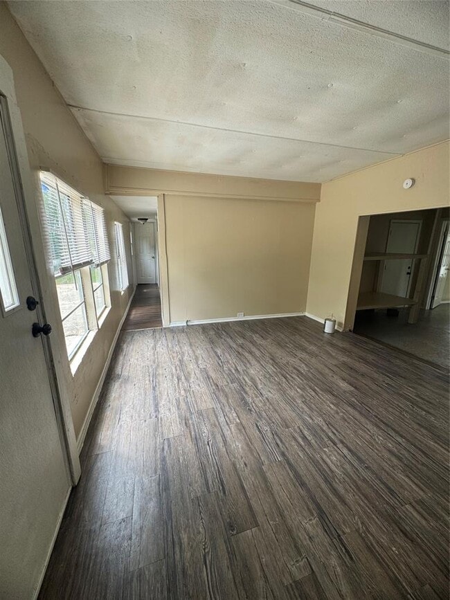 property at 1105 Red River St