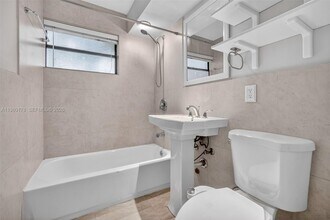 3265 Virginia St in Miami, FL - Foto de edificio - Building Photo