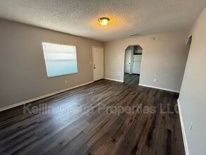 1039 N Brunnell Pkwy in Lakeland, FL - Building Photo - Building Photo