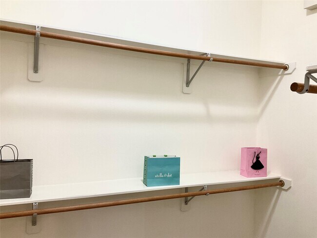 property at 186 N Valley Oaks Cir