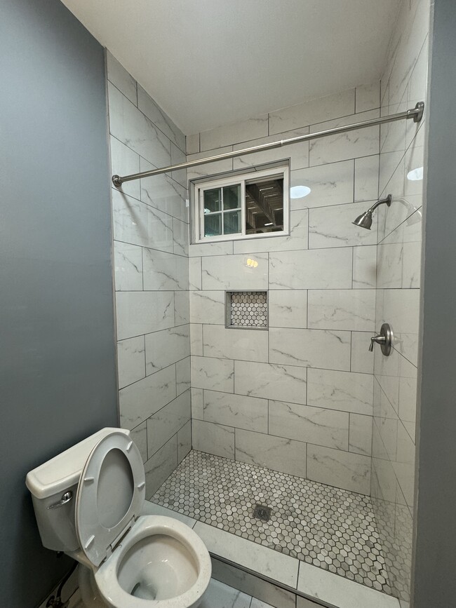 160 4th St Ne, Unit 2 in Atlanta, GA - Building Photo - Building Photo