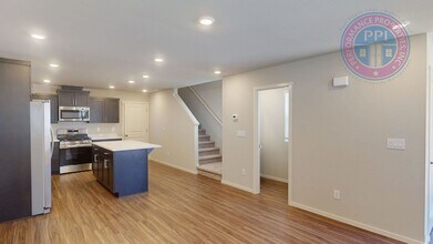 875 Eaden St in Woodburn, OR - Building Photo - Building Photo