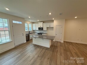 2031 Near Pt Rd in Charlotte, NC - Foto de edificio - Building Photo