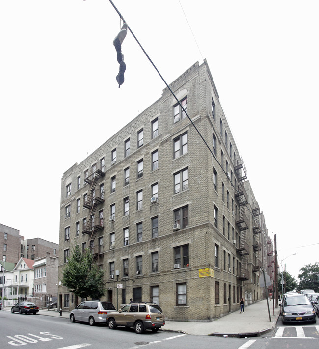 2723 Marion Ave in Bronx, NY - Building Photo - Building Photo