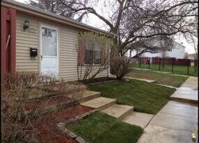 1950 Hancock Dr in Hoffman Estates, IL - Building Photo