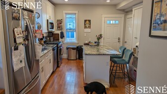 124 Pearson Rd, Unit 1R in Somerville, MA - Building Photo