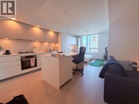 6537 Telford Ave, Unit 1303 in Burnaby, BC - Building Photo