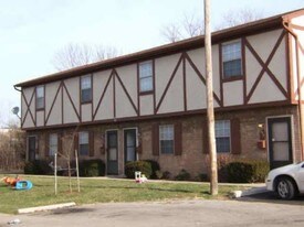 1592 Harvester Ln in Columbus, OH - Building Photo