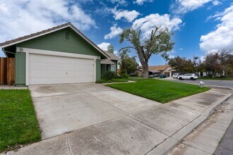101 Citrus Ave in Los Banos, CA - Building Photo - Building Photo