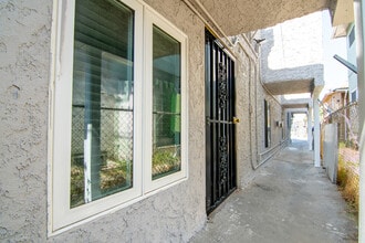 Fraser Flats in Los Angeles, CA - Foto de edificio - Building Photo