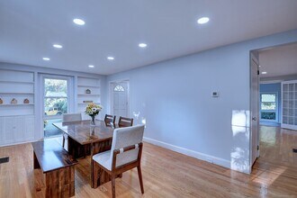 204 Trout Brook Dr in West Hartford, CT - Building Photo - Building Photo