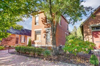 557 S Grant Ave in Columbus, OH - Building Photo - Building Photo