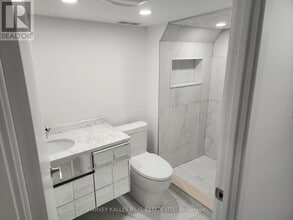31 Fairlin Dr in Toronto, ON - Building Photo - Building Photo