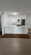 8215 Lake Dr in Doral, FL - Building Photo - Building Photo