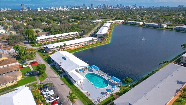 900 SW 11th Ave in Hallandale Beach, FL - Building Photo - Building Photo