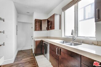 1096 S Bedford Dr in Los Angeles, CA - Building Photo - Building Photo