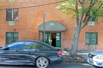 1001 Findlay Ave in Bronx, NY - Foto de edificio - Building Photo