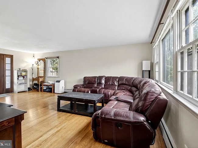 property at 8 Colesbery Dr