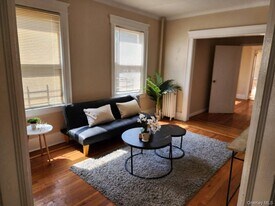 832 Calhoun Ave in Bronx, NY - Building Photo