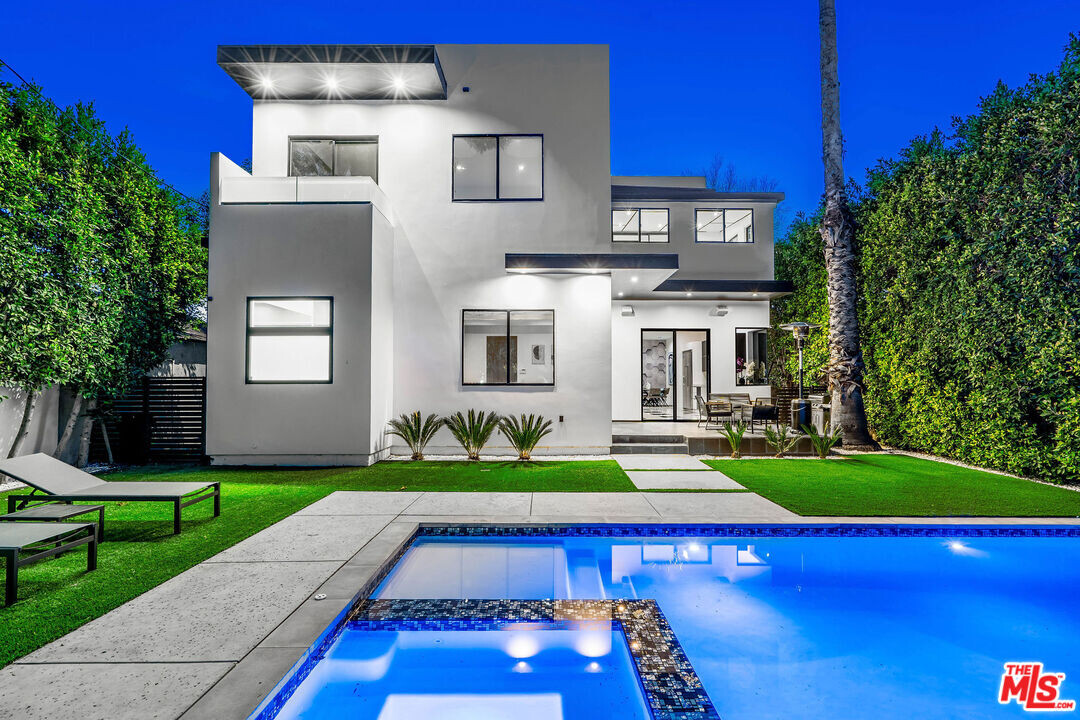 4540 Sylmar Ave in Los Angeles, CA - Building Photo