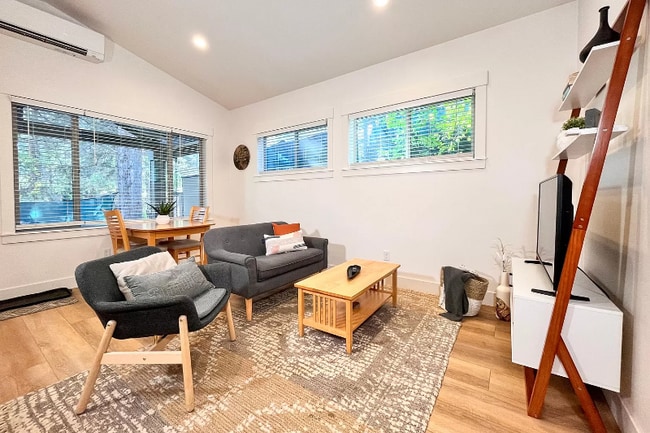 142 SW 19th St in Bend, OR - Building Photo - Building Photo