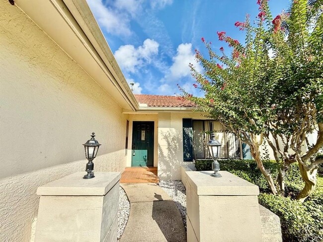 18308 Aintree Ct in Tampa, FL - Building Photo - Building Photo