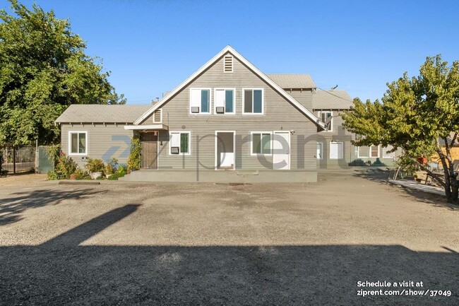1323 Monterey Ave in Modesto, CA - Building Photo - Building Photo