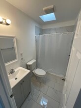 3208 Eastern Ave, Unit #B in Baltimore, MD - Foto de edificio - Building Photo