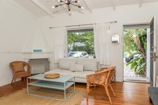 460 NE 76th St in Miami, FL - Building Photo