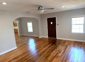 2838 W French Pl in San Antonio, TX - Building Photo - Building Photo