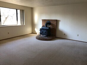 2829-2831 Applewood Ln in Eugene, OR - Building Photo - Building Photo