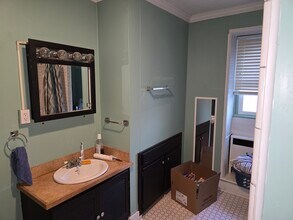 815 N Capitol Ave, Unit B in Lansing, MI - Building Photo - Building Photo