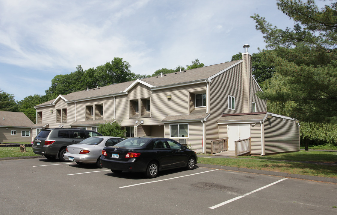 Summer Brook Apartments in Southington, CT - Building Photo