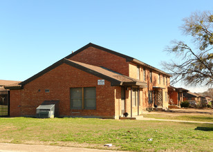 Cavile Place in Fort Worth, TX - Building Photo - Building Photo