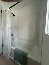 506 S Spring Ave in Fuquay Varina, NC - Foto de edificio - Building Photo