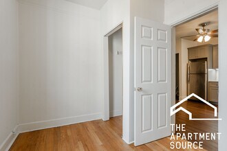 3135 N Oakley Ave, Unit CH2 in Chicago, IL - Building Photo - Building Photo