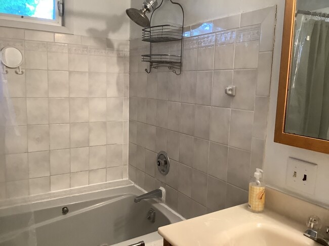 5077 W Lake Rd in Geneseo, NY - Foto de edificio - Building Photo