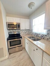 130 Lake Dora Dr in West Palm Beach, FL - Building Photo - Building Photo