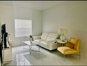 4950 White Mangrove Way E in Fort Lauderdale, FL - Building Photo - Building Photo