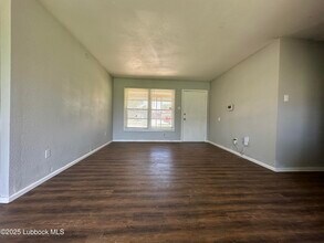 2612 E Auburn St in Lubbock, TX - Foto de edificio - Building Photo