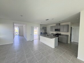 2309 Hidden Palm Dr in Sanford, FL - Building Photo - Building Photo