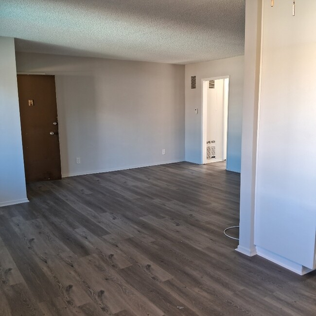 4475 Rosewood Ave in Los Angeles, CA - Building Photo - Building Photo