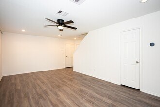 5403 Rosser Ruby Way in Brookshire, TX - Building Photo - Building Photo