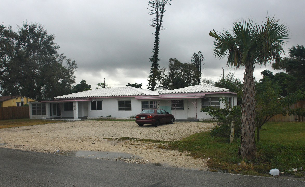 1220-1222 NW 7th Ave in Fort Lauderdale, FL - Building Photo