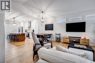 241 Robinson Ave in Essex, ON - Building Photo - Building Photo