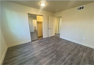439 W 71st St in Los Angeles, CA - Building Photo - Building Photo